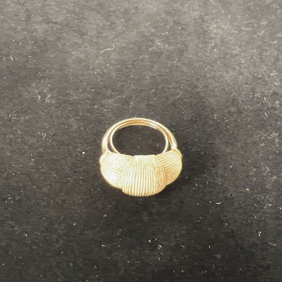Womens Avon Ring Size 7 Gold Tone knot Jewelry - Picture 1 of 9
